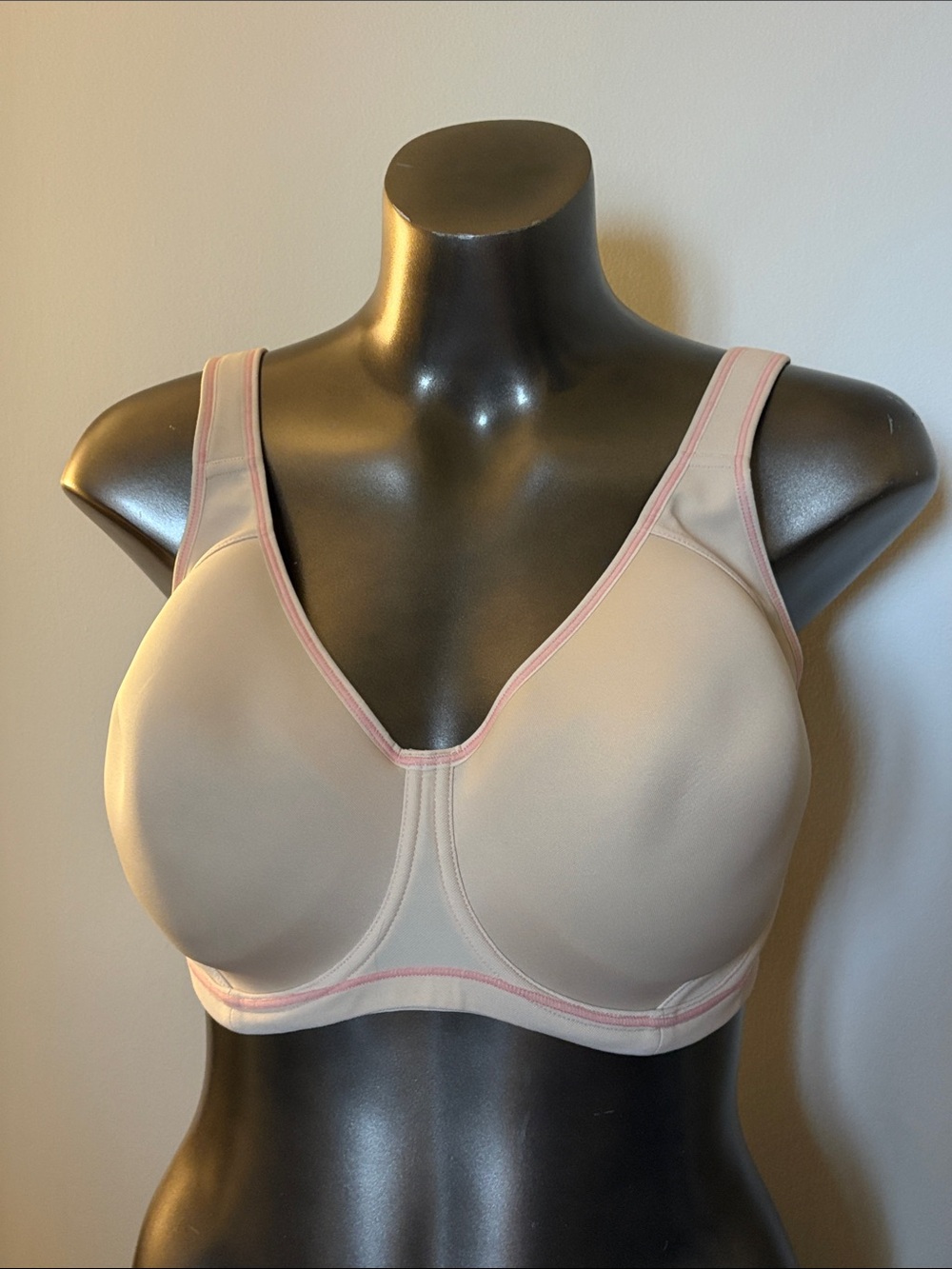 Syrokan Nude Bra with Pink Trim 40F New Without Tags Moulded Cut .